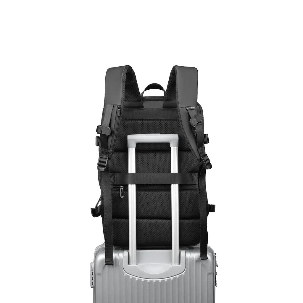 Pathrato: Multi-layered Compartments With Minimalistic Design Backpacks