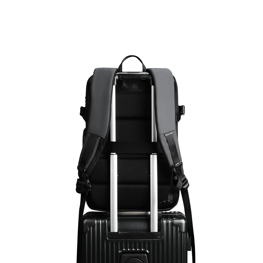 Pathrato: Multi-layered Compartments With Minimalistic Design Backpacks