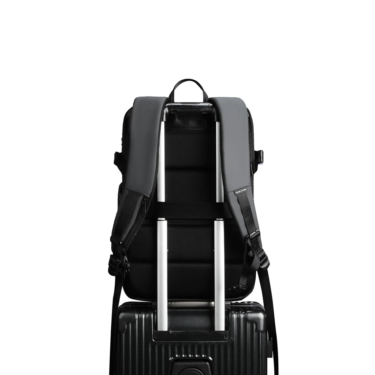 Pathrato: Multi-layered Compartments With Minimalistic Design Backpacks