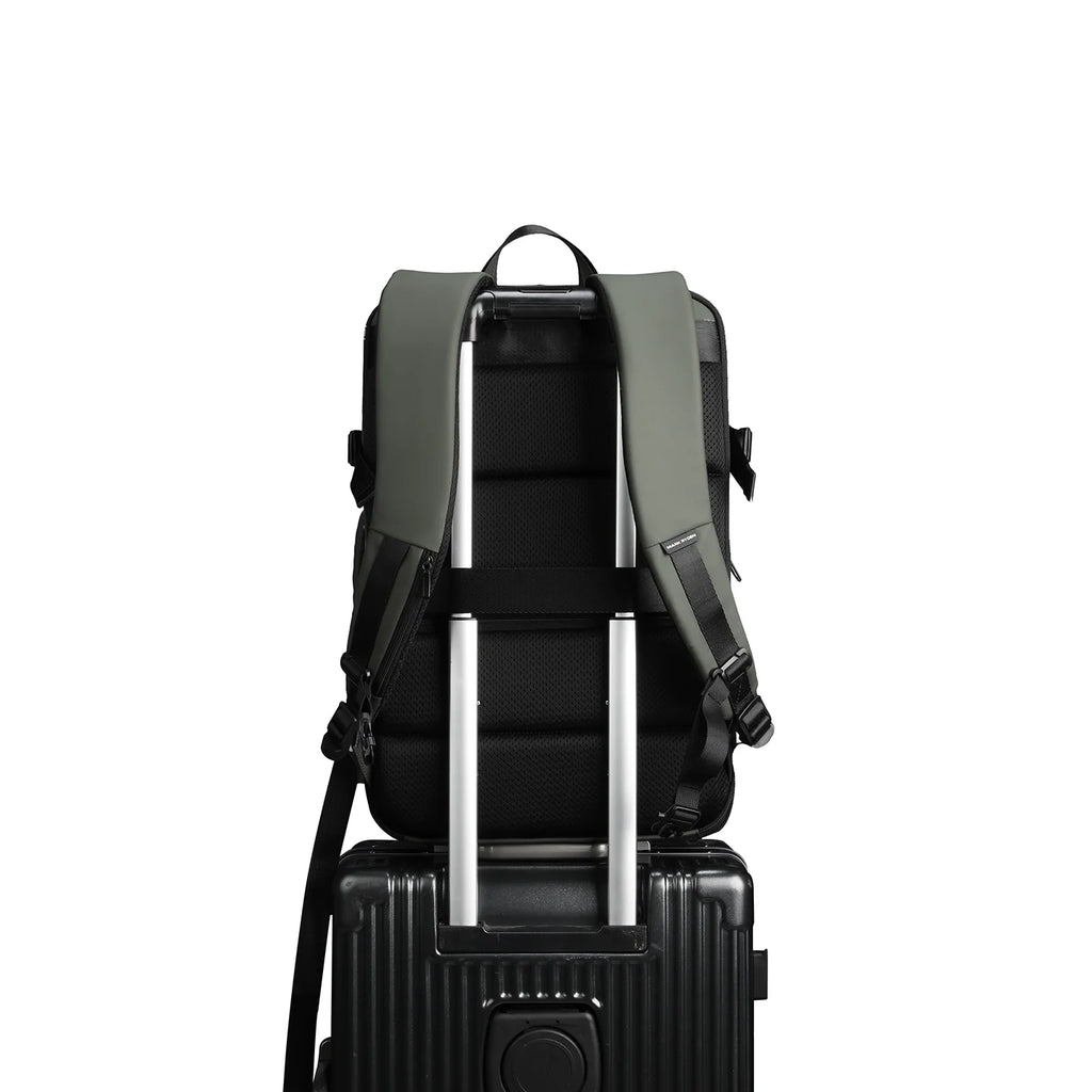 Pathrato: Multi-layered Compartments With Minimalistic Design Backpacks