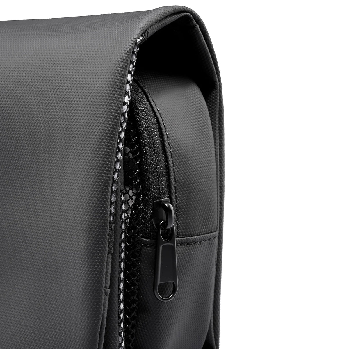 MagiClip: Wet-Dry Separate Toiletry Bag with Toothbrush Holder For Daily