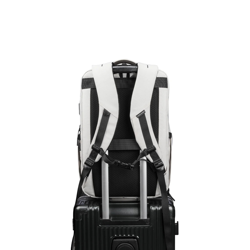 Urbanity: City Commuter Oxford USB Port 17.3 inch Laptop Backpack