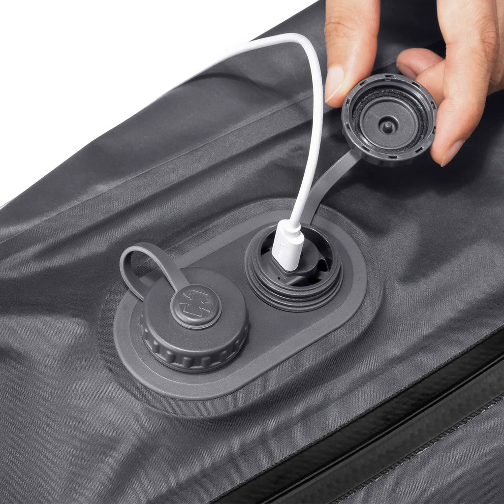 VacSpace Pro: Self-compressing Ziplock Bags Designed for Easy Organization of Clothing
