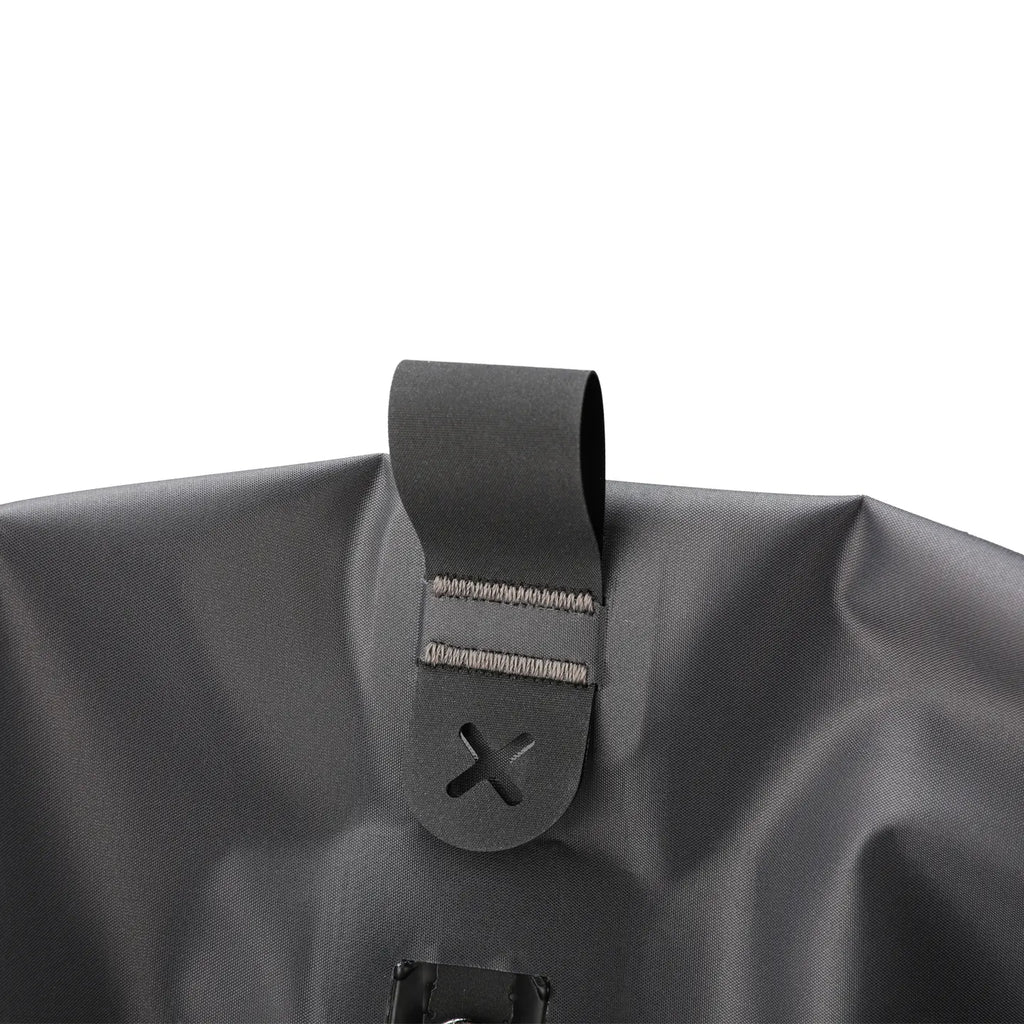 VacSpace Pro: Self-compressing Ziplock Bags Designed for Easy Organization of Clothing