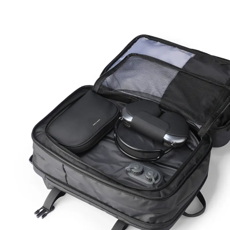 VacSpace Pro: Self-compressing Ziplock Bags Designed for Easy Organization of Clothing