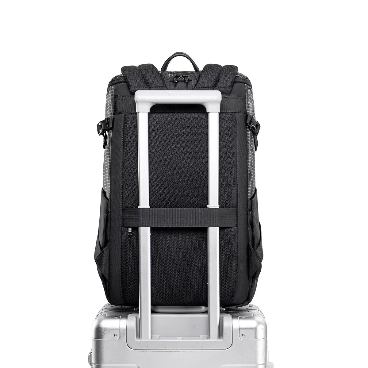 MARK RYDEN Global AeroPro 17.3" laptop backpack with telescopic handle on silver suitcase